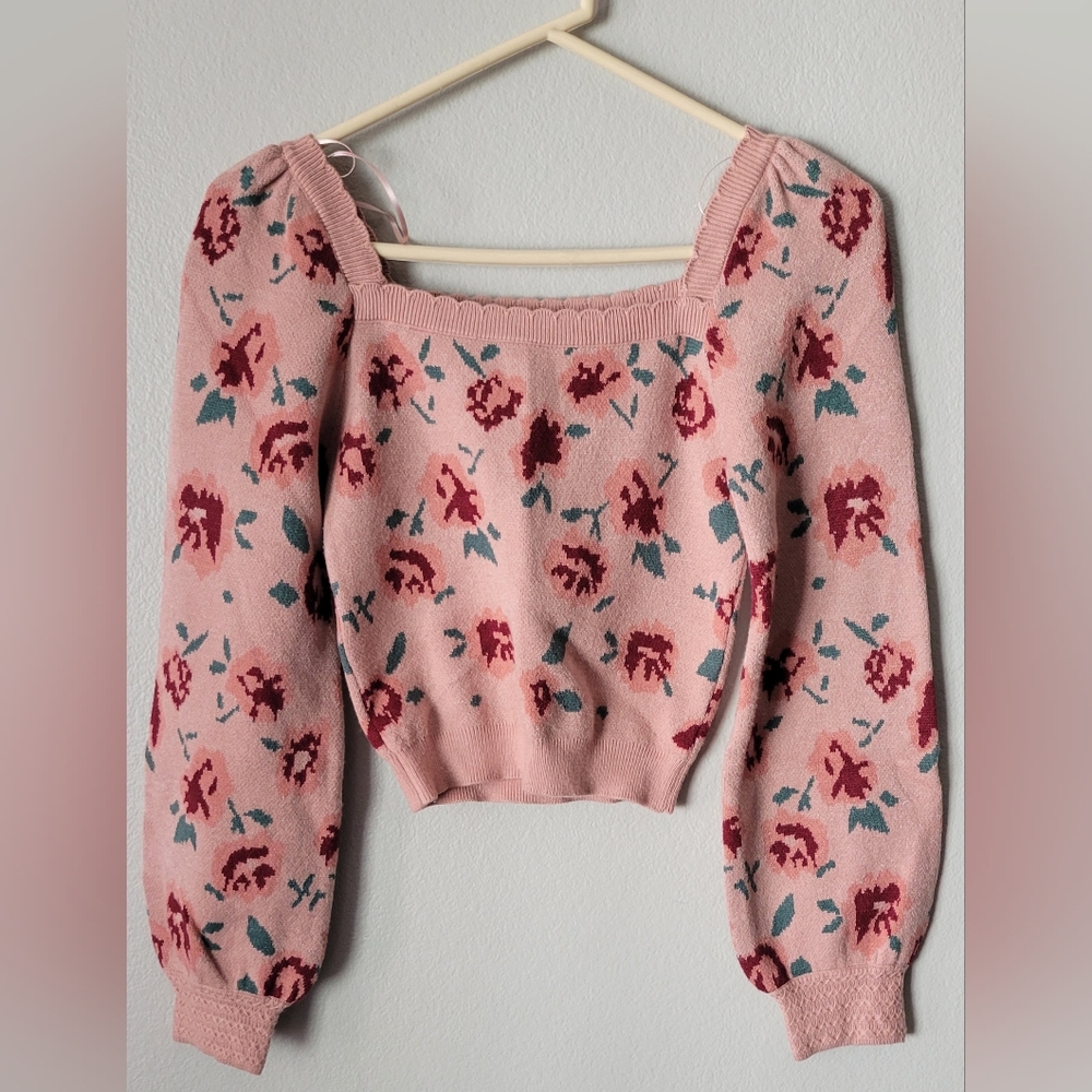 Willow & Wind Mauve Floral Cropped Sweater